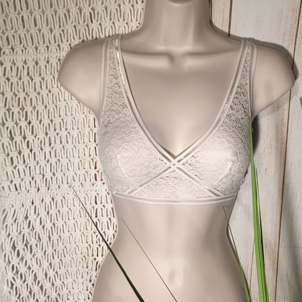 Victoria’s Secret | Very Sexy Deep V Lace Bralette